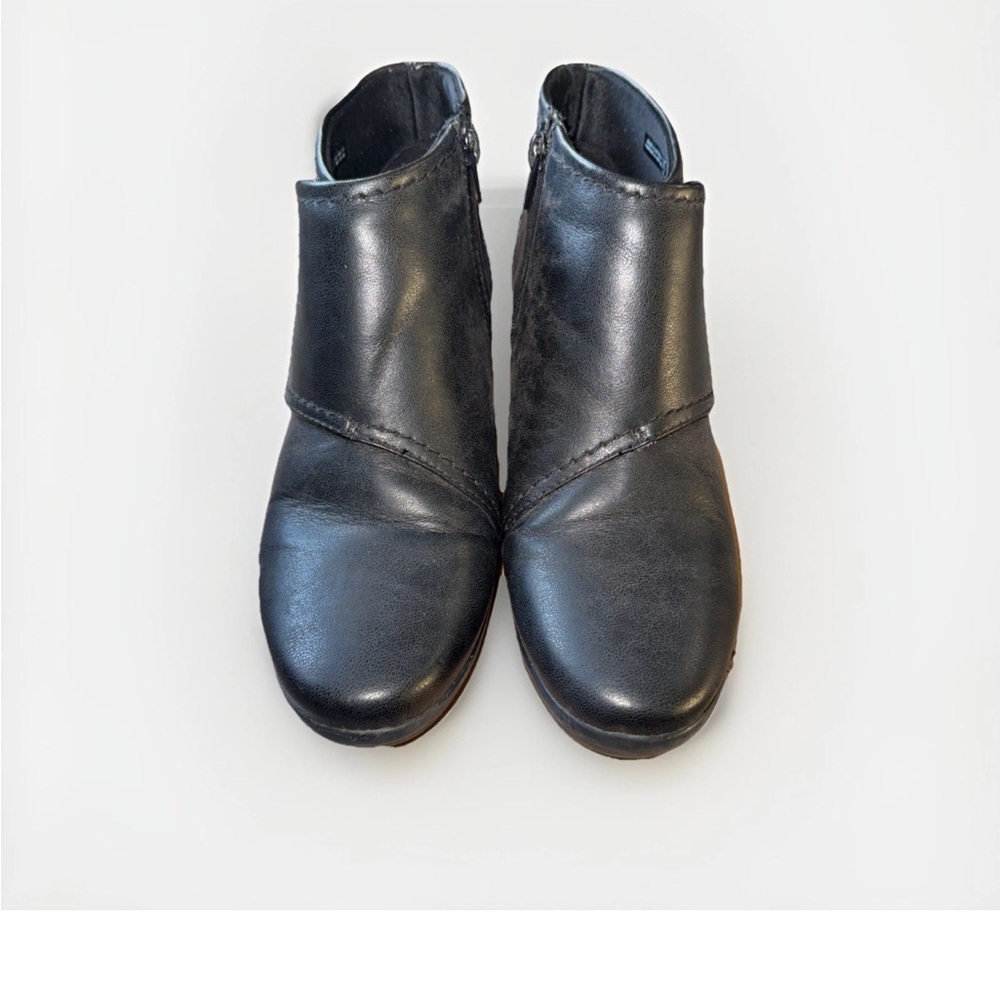 Cloudsteppers by Clarks Black Ankle Boots - Picture 2 of 5